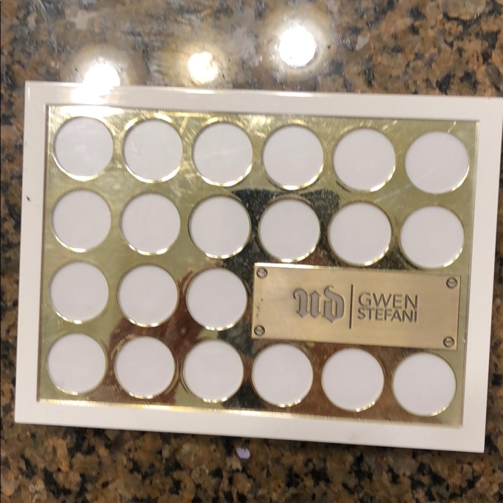 Urban Decay blush and bronzer palette